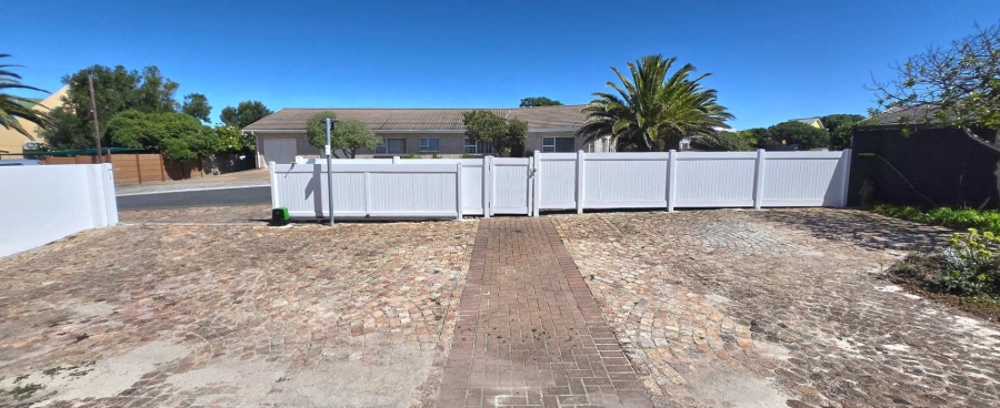 4 Bedroom Property for Sale in Kleinbaai Western Cape